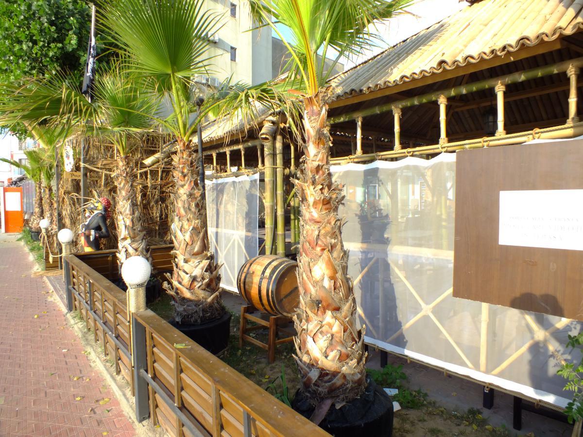 Pirates Resort Mamaia Exterior photo